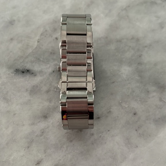 Gucci 7900 Series Watch - Picture 6 of 10